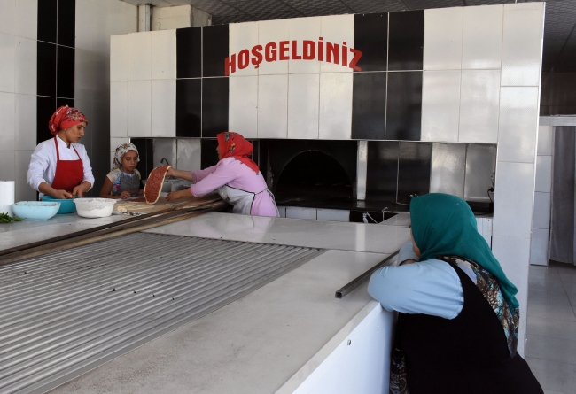 Kadın fırın ustaları erkeklere taş çıkarıyor